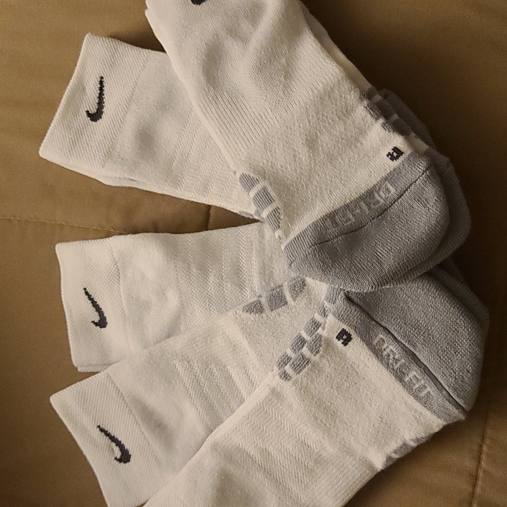 5 pair of Nike white socks never worn!